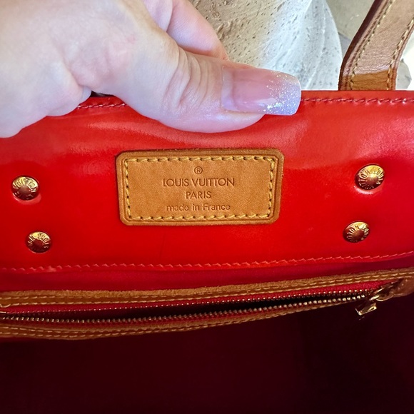 Gorgeous Louis Vuitton Vernis Patent Leather Tote - Picture 12 of 17